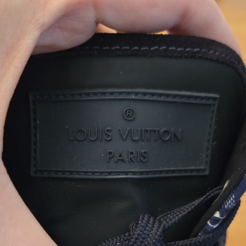 Louis Vuitton Black Leather Detail - Picture 8 of 10